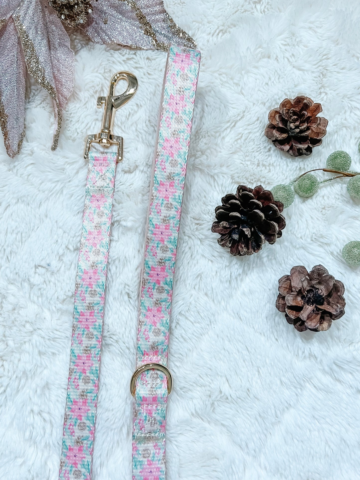 Pinecones and Flowers Leash